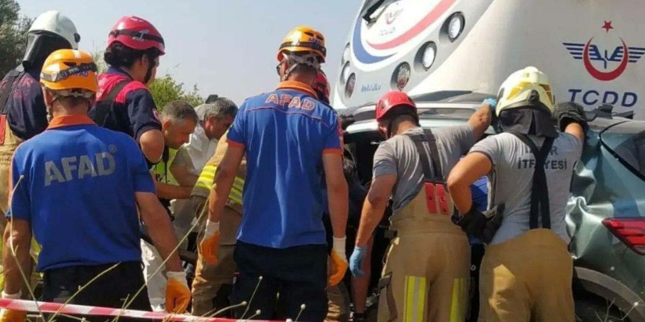 İzmir’de hemzemin geçitte kaza: 3 kişi hayatını kaybetti